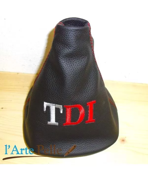 VW Golf TDI - soufflet levier de vitesse noir et broderie sur mesure